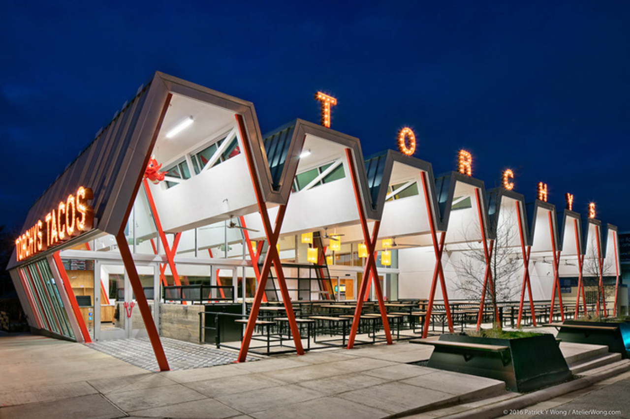 Projeto do Torchy's Tacos, em Austin, venceu na categoria de ambiente externo