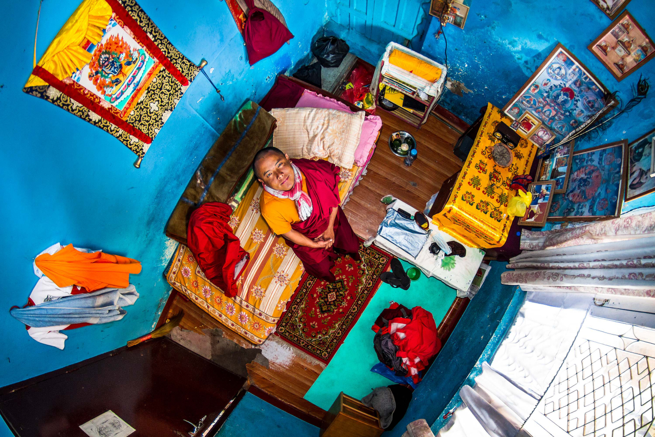 Pema, estudante de budismo, 22 anos, Nepal (Foto: John Thackwray)