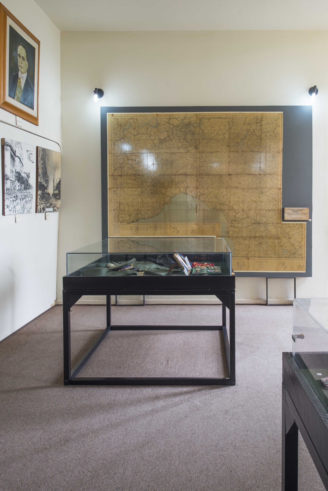 Entre as muitas peças do acervo está o mapa utilizado pelo General Mascarenhas de Morais durante a operação da FEB na Itália (Letícia Akemi/Gazeta do Povo)