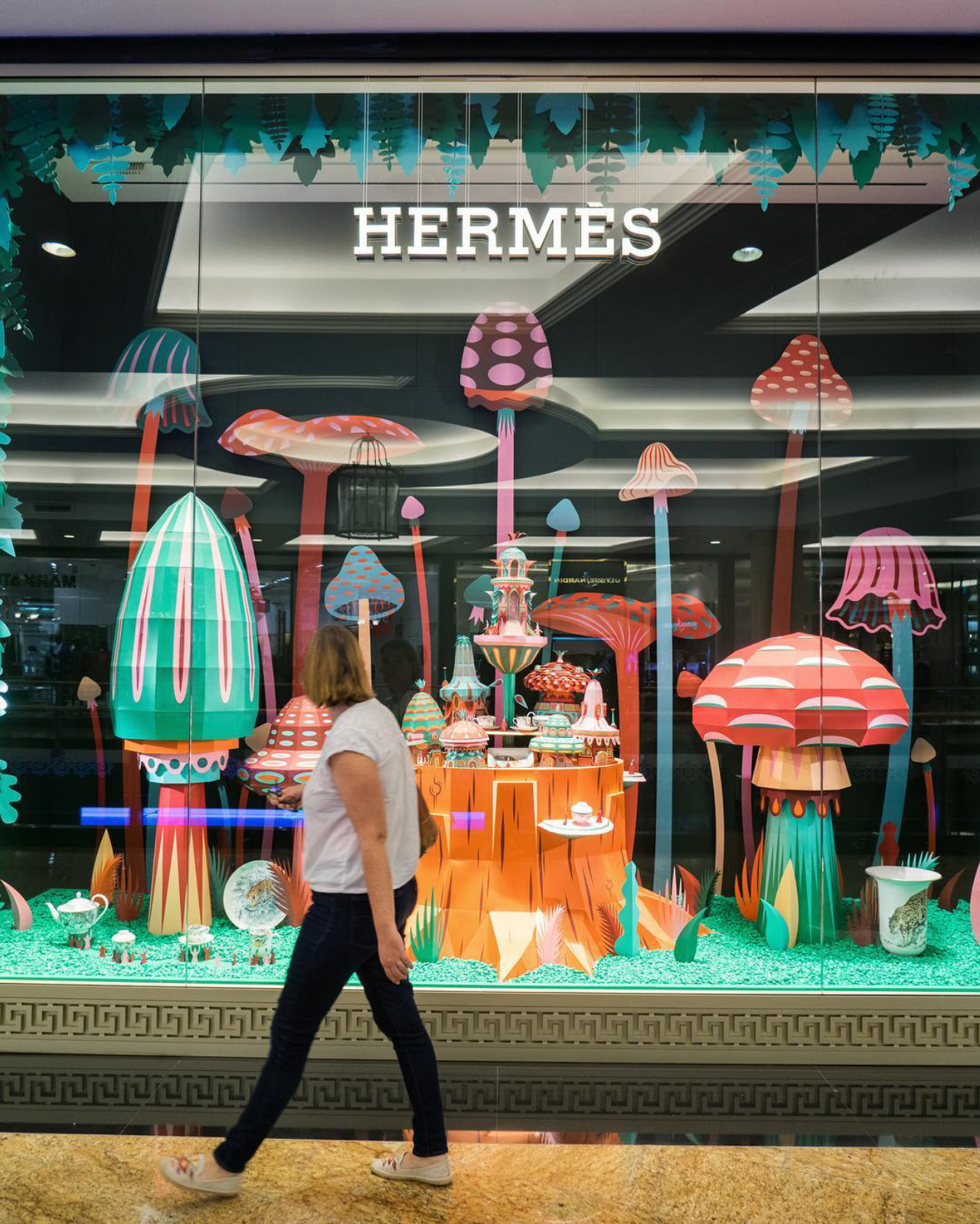 Vitrine da Hermès, nos Emirados Árabes Unidos.  