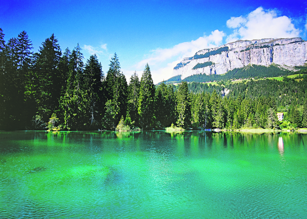 Lago Cresta no leste da Suíça: intimidade com natureza bem preservada é um dos segredos para uma população mais feliz. Foto: Max Schmid/Swiss-Image.ch/Divulgação