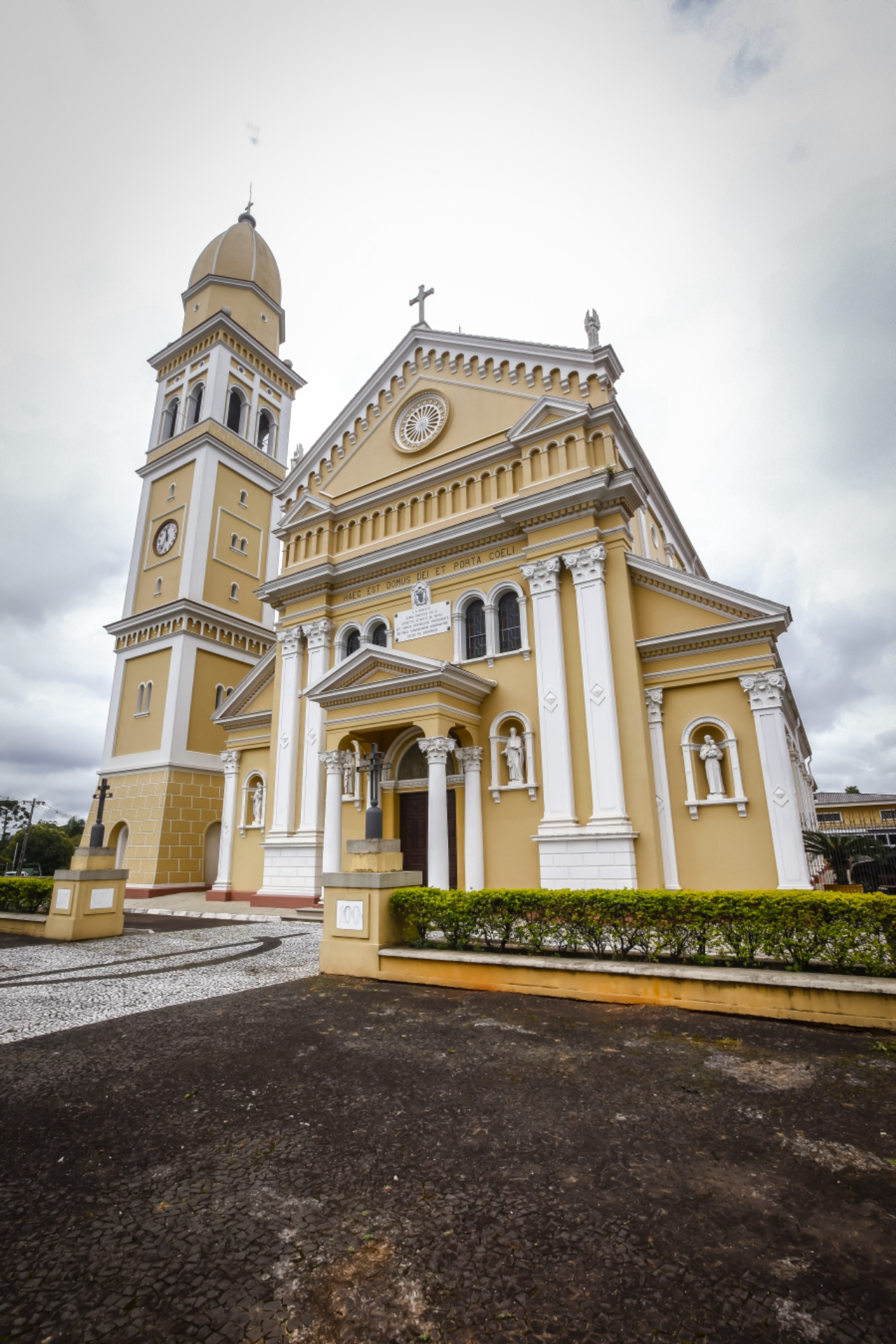 Igreja de São Pedro, no Umbará, é um dos maiores projetos do construtor.