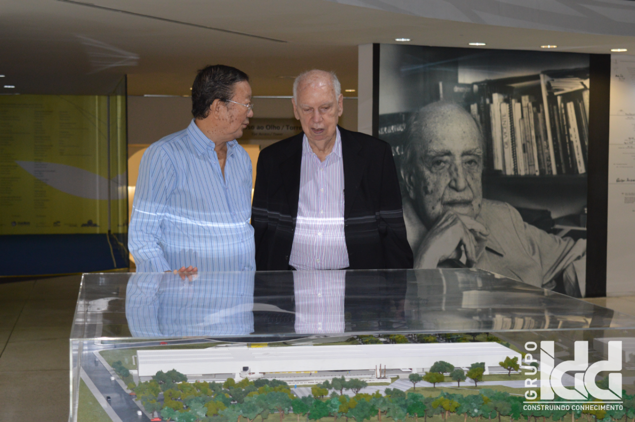 Ogura e  Contarini no Museu Oscar Niemeyer (MON). Fotos: André Rodrigues/Gazeta do Povo