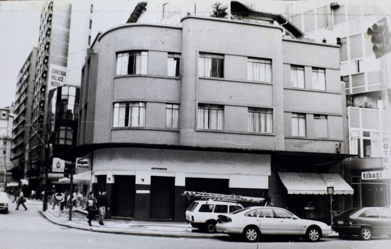 Foto do prédio no fim dos anos 1950, logo depois da conclusão. Foto: Reprodução/Acervo familiar