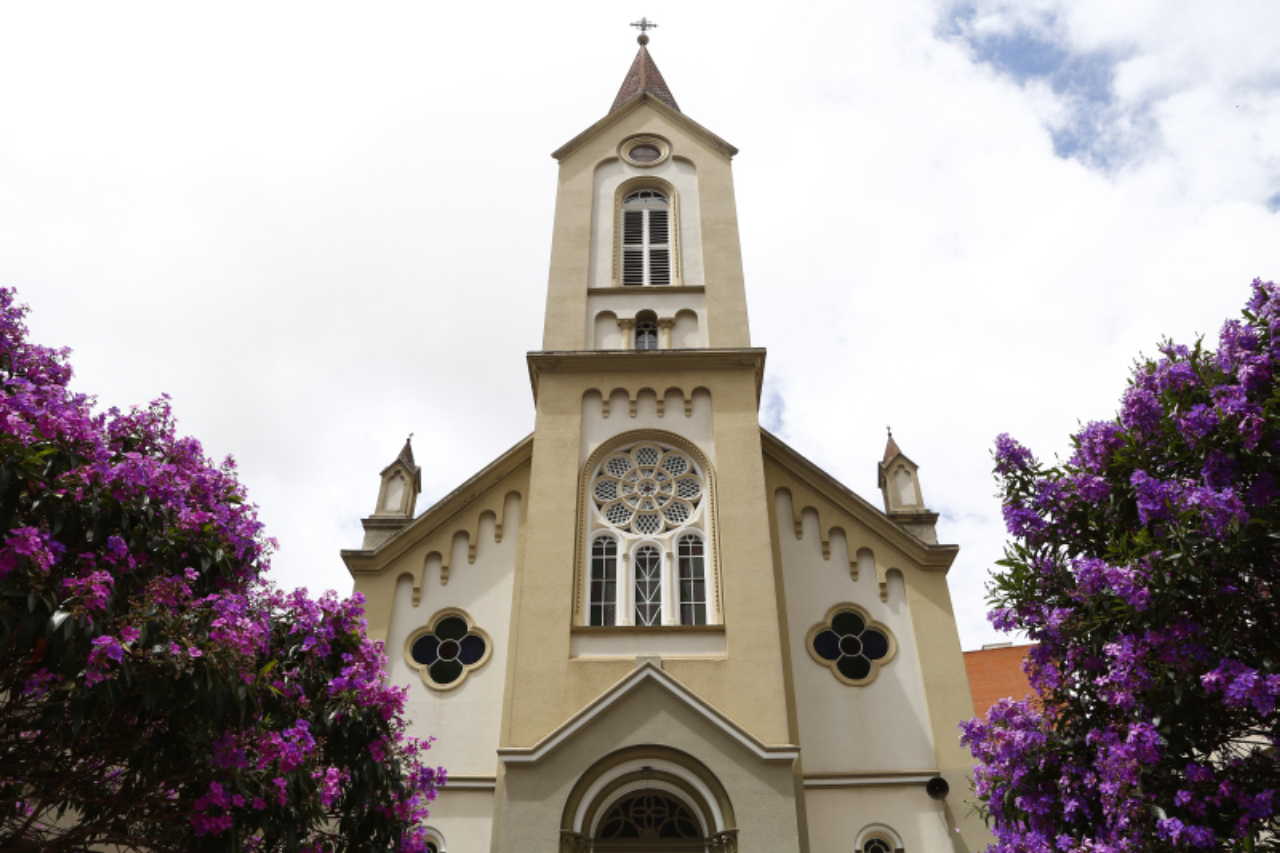 03-03-17 - Roteiro de igrejas com estilo neogotico em Curitiba. Na foto a aIgreja de Santo Estanislau.