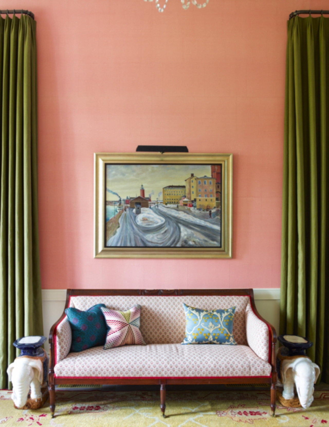 Katie Ridder and Peter Pennoyer’s living room walls are covered in pale-pink de Gournay tea paper. MUST CREDIT: Eric Piasecki