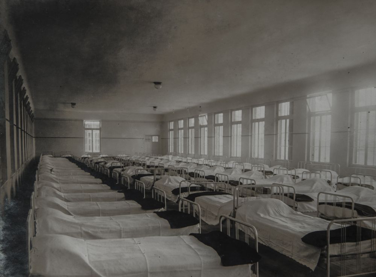 Ala masculina da enfermaria do Leprosário São Roque em 1926. Foto: Acervo Hospital de Dermatologia Sanitária do Paraná/Reprodução