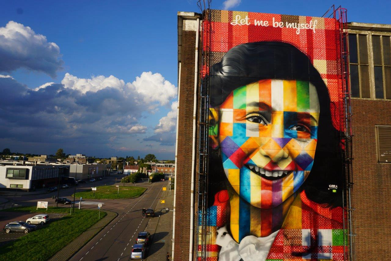 Mural "Let me be myself", sobre Anne Frank, em Amsterdã. Foto: Arquivo Pessoal de Eduardo Kobra/Divulgação 