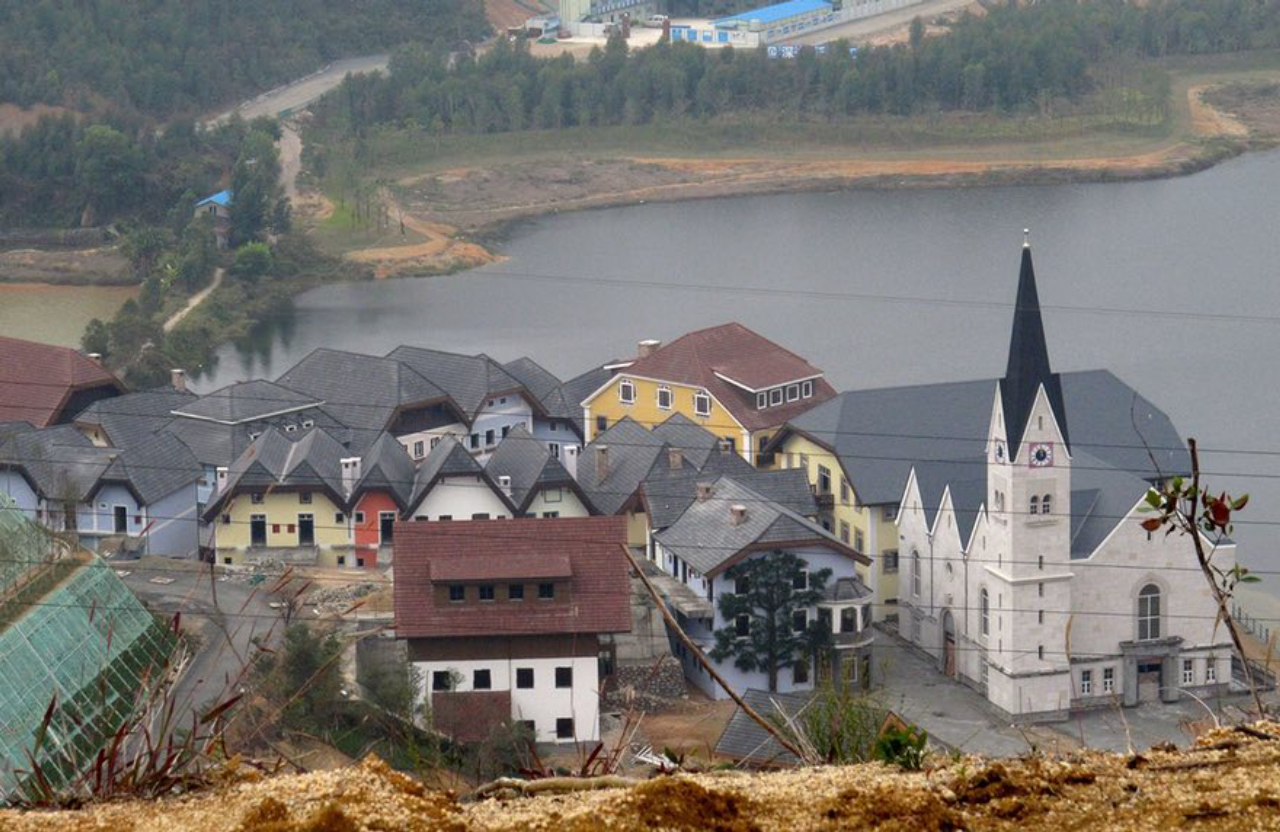 Guangdong é uma cidade chinesa construída à imagem e semelhança de Hallstatt, na Áustria. Foto: Alex Hofford/Sinopix/Rex