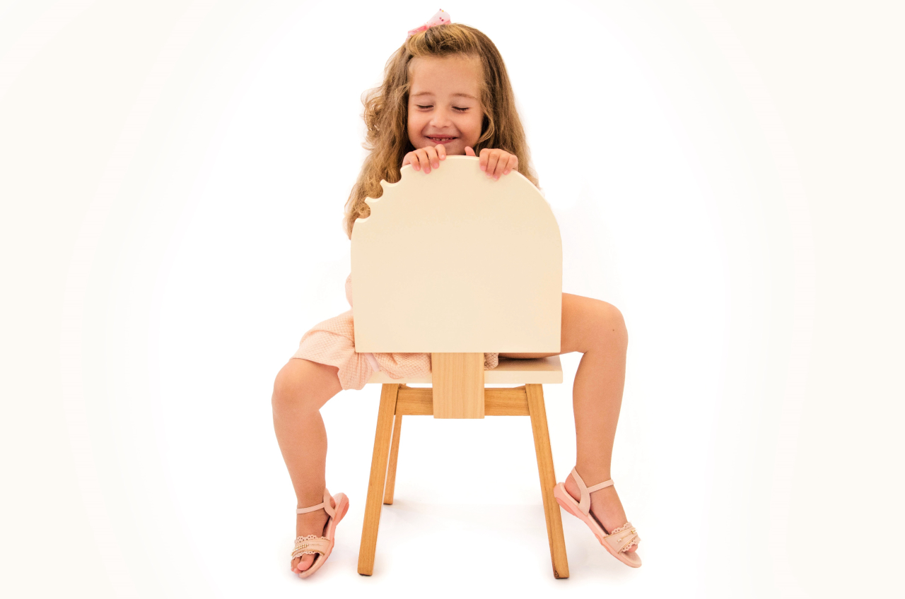 A cadeira exposta pela marca em Milão brinca com o conceito lúdico do picolé. Foto: Divulgação
