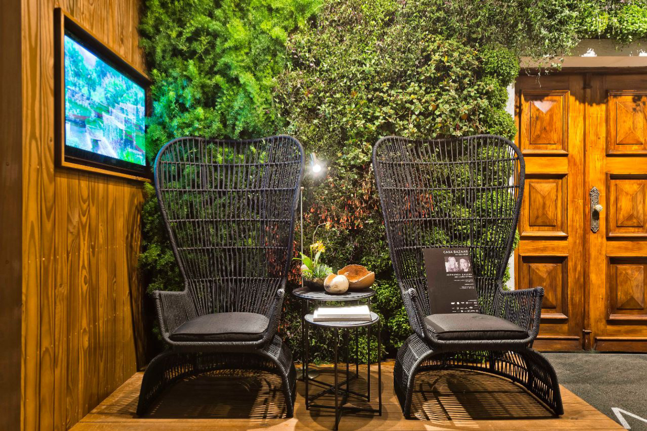 A sustentabilidade foi a inspiração para a arquiteta Fernanda Cassou criar o "Lounge Arbo". No espaço, modelos de Auro Ottoni. Foto: Marcelo Stammer/Divulgação