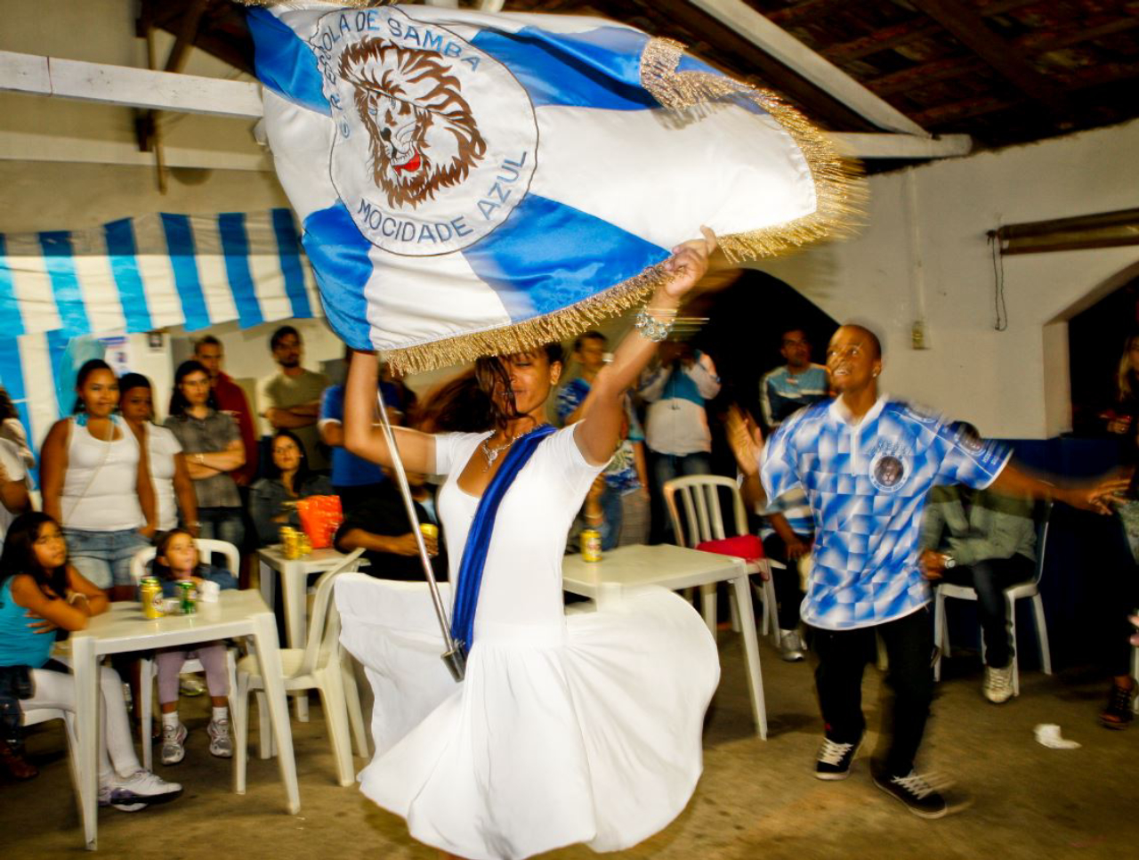 Mestre-sala e porta-bandeira da Mocidade Azul em ensaio da escola em 2012. Foto: Antonio Costa/Arquivo Gazeta do Povo