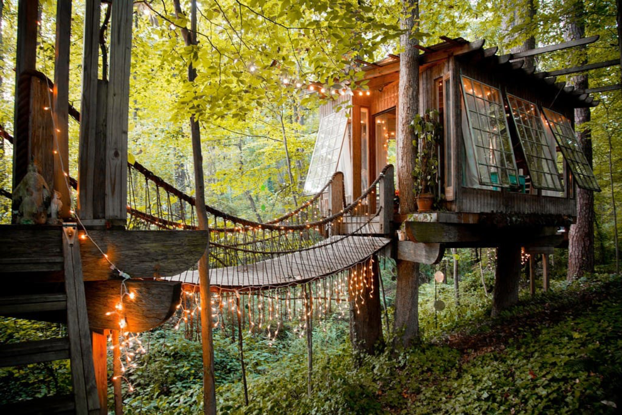 Casa na árvore na Georgia, nos Estados Unidos, é a mais desejada do Airbnb e tem na simplicidade seu grande trunfo.