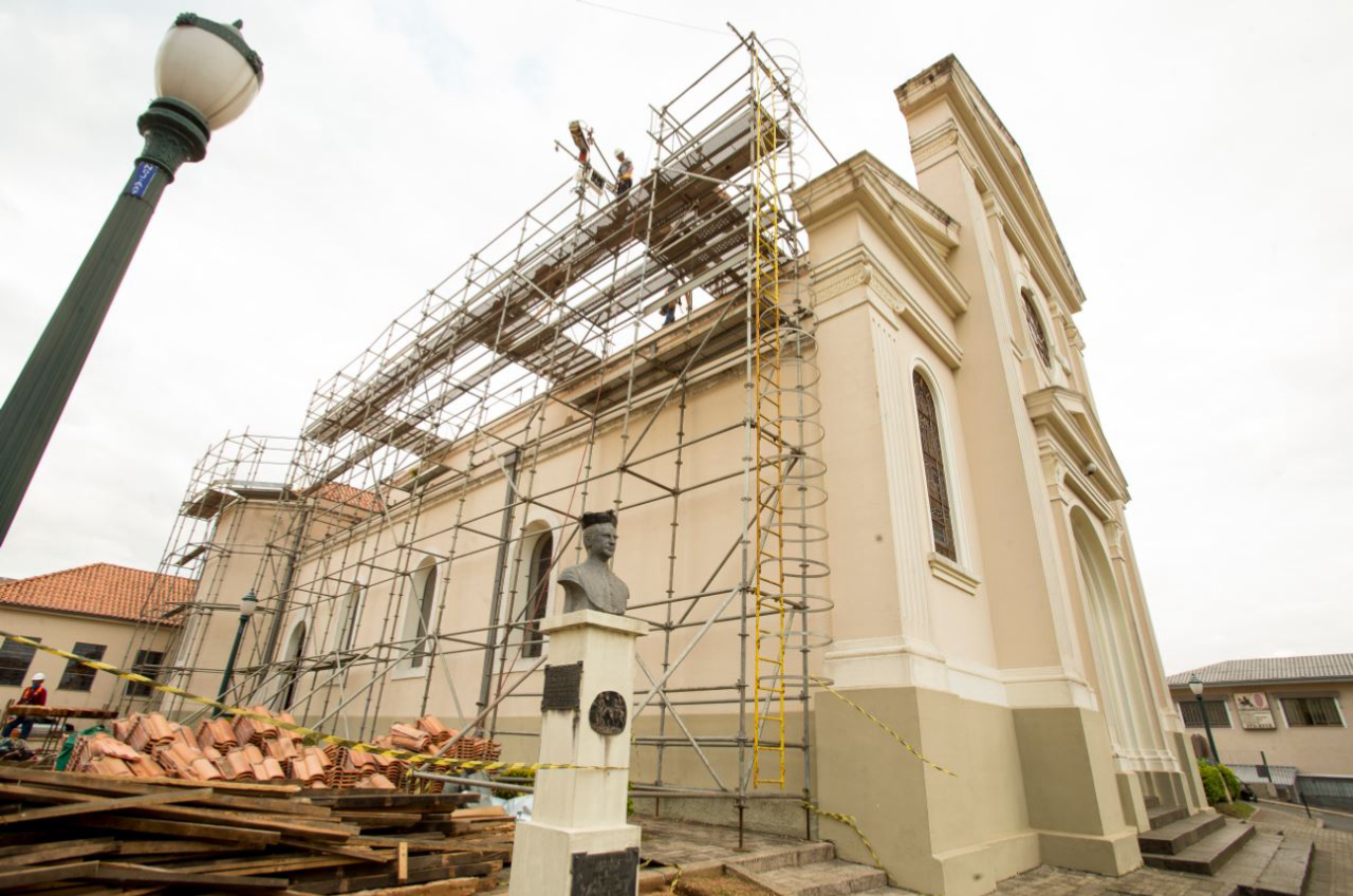 A primeira etapa das obras de restauro da Igreja de São José e Santa Felicidade deve ficar pronta em seis meses. Foto: Hugo Harada/Gazeta do Povo