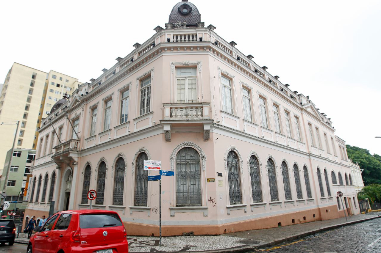 O prédio da Casa Andrade Muricy (CAM) foi inaugurado em 1926 e é tombado pelo Paraná. Foto: Antônio More/Arquivo Gazeta do Povo