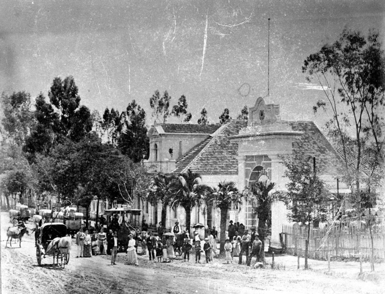 Registro por volta de 1880 da Mansão das Rosas, no Boulevard Dois de Julho: Foto: Arquivo Casa da Memória/Fundação Cultural de Curitiba