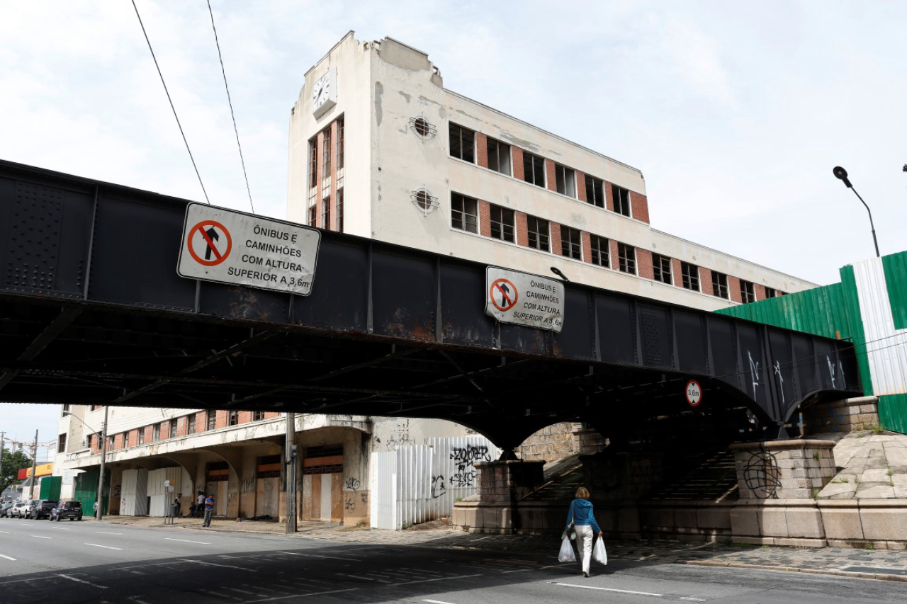 Edificio Teixeira Soares, na rua Joao Negrao, junto a Ponte Preta. O predio, que pertence a UFPR vai abrigar um museu ferroviario.