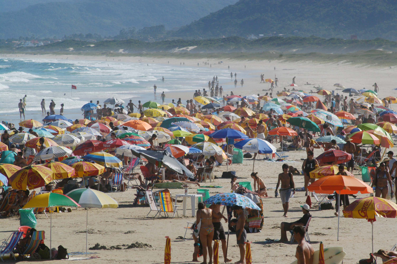 Praia da Joaquina é uma das mais badaladas da capital catarinense. Foto: Glaicon Covre/Divulgação