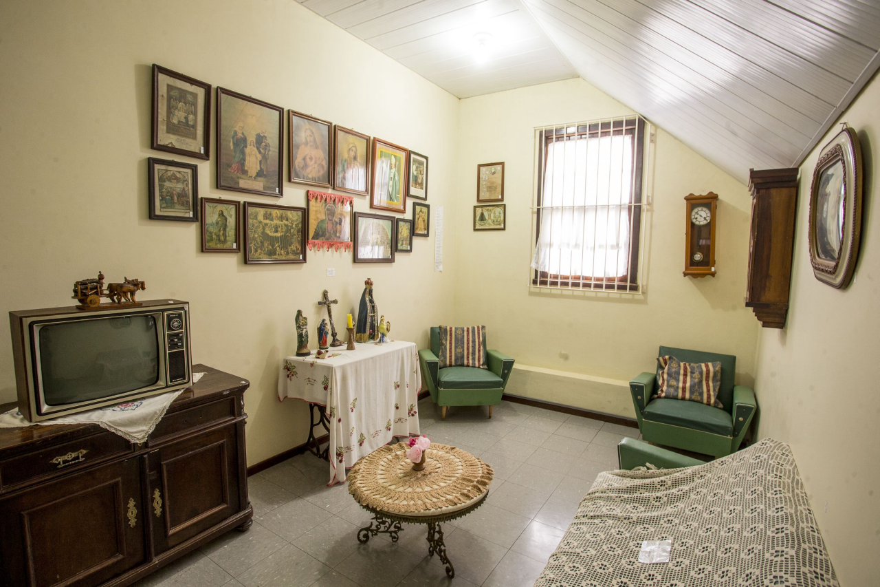 No segundo andar tem cômodos de uma casa tipicamente polonesa. Foto: Hugo Harada / Gazeta do Povo