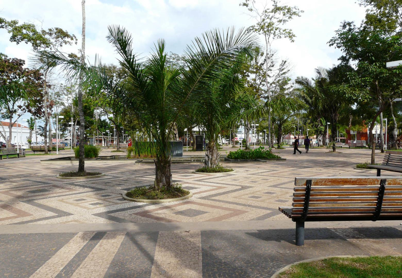 Praça da Revolução, no Acre, foi um dos projetos de paisagismo do escritório com valorização da identidade local. Foto: Divulgação/Burle Marx