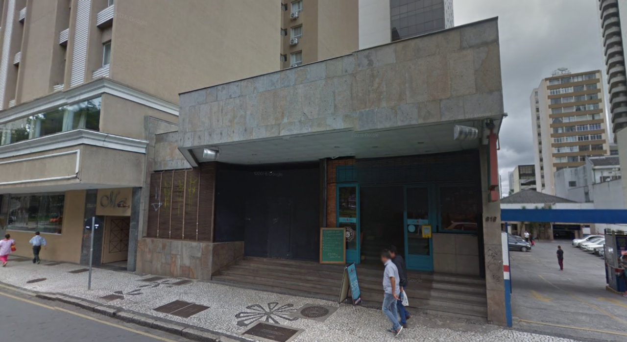 Última localização do Cine Luz, na Praça Santos Andrade. Foto: Google Maps/Reprodução