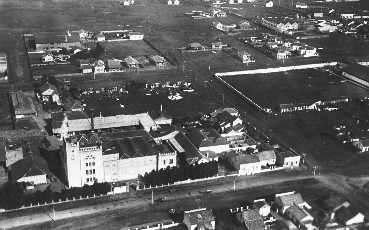 Vista aérea da antiga fabrica de cerveja Atlântica (atual Brahma), na Av. Iguaçu, na década de 1960. Foto: Acervo Casa da Memória