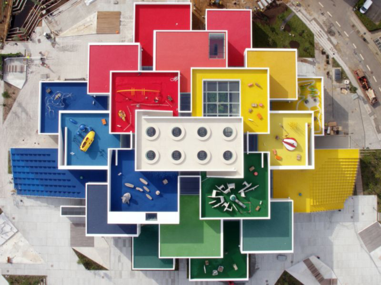 É esperada a visita de 250 mil pessoas na LEGO House por ano. 
