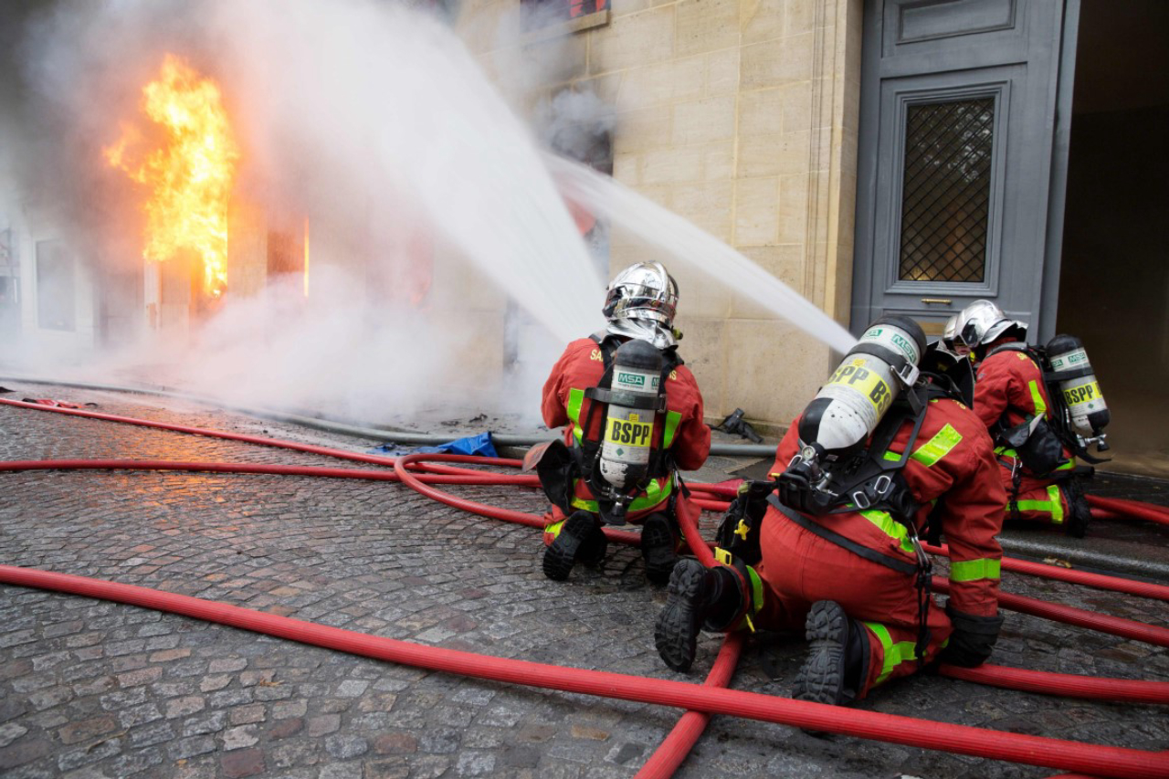 Firefighters work to put out a fire in "La Hune" book shop in Paris on November 16, 2017.<br>Seven people were lightly injured in the fire, and some 50 firefighters and a dozen vehicles were deployed. / AFP PHOTO / Karim DAHER