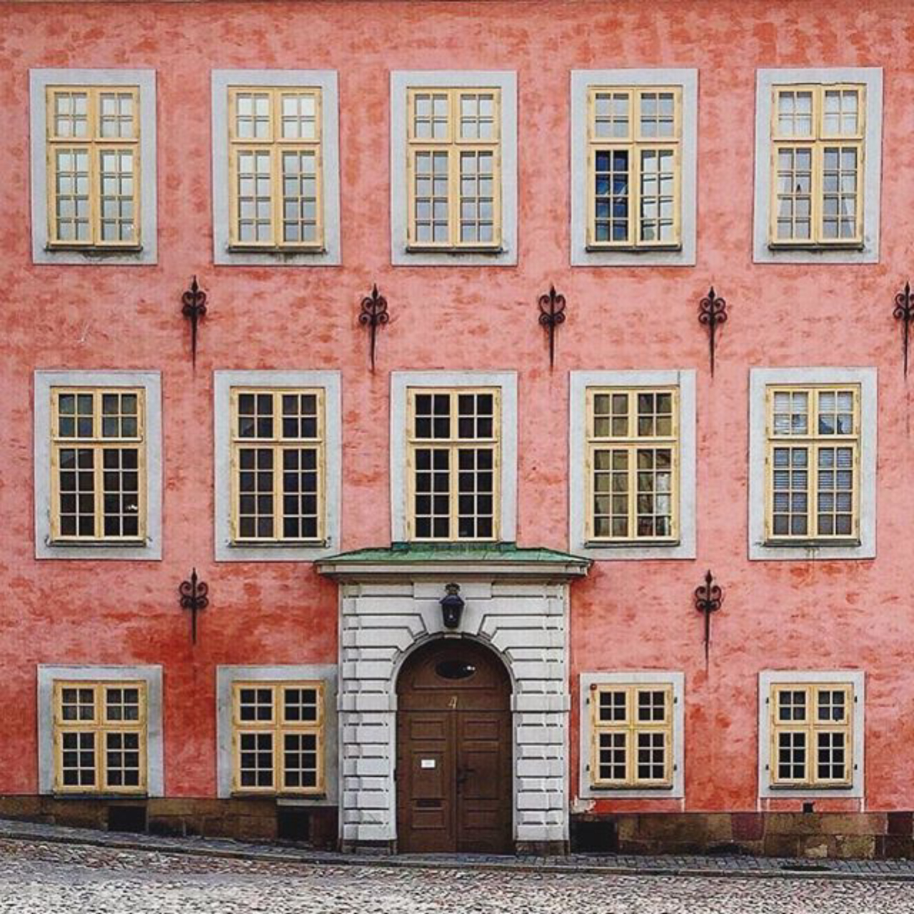 A página que divulga as melhores imagens na rede social, @accidentallywesanderson, tem mais de 79 mil seguidores. Na foto, o Stenbock Palace, na Suécia. Foto: Reprodução/Instagram