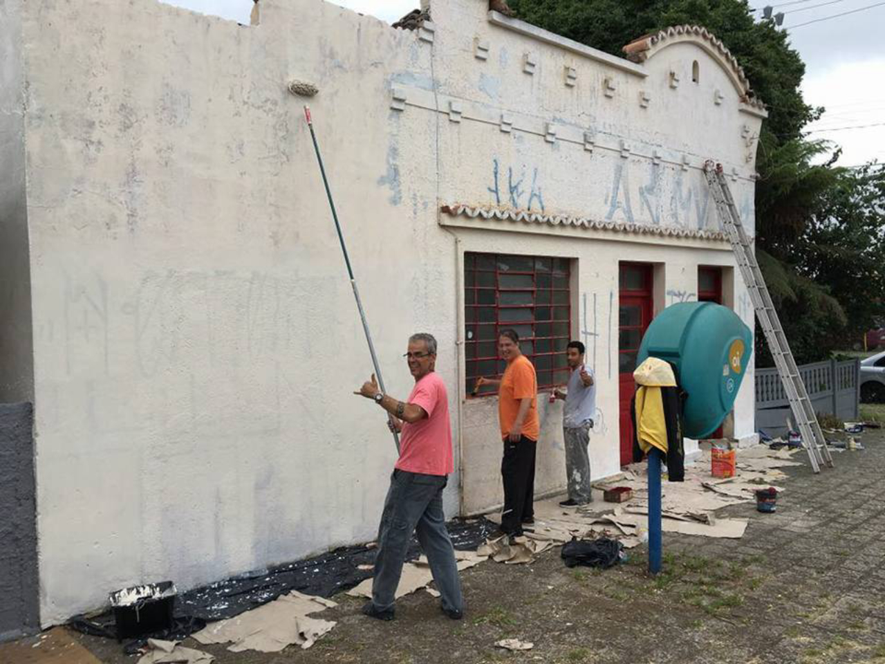As obras na fachada levaram 10 dias para serem finalizadas pela comunidade. Foto: reprodução/Franco G. Rovedo