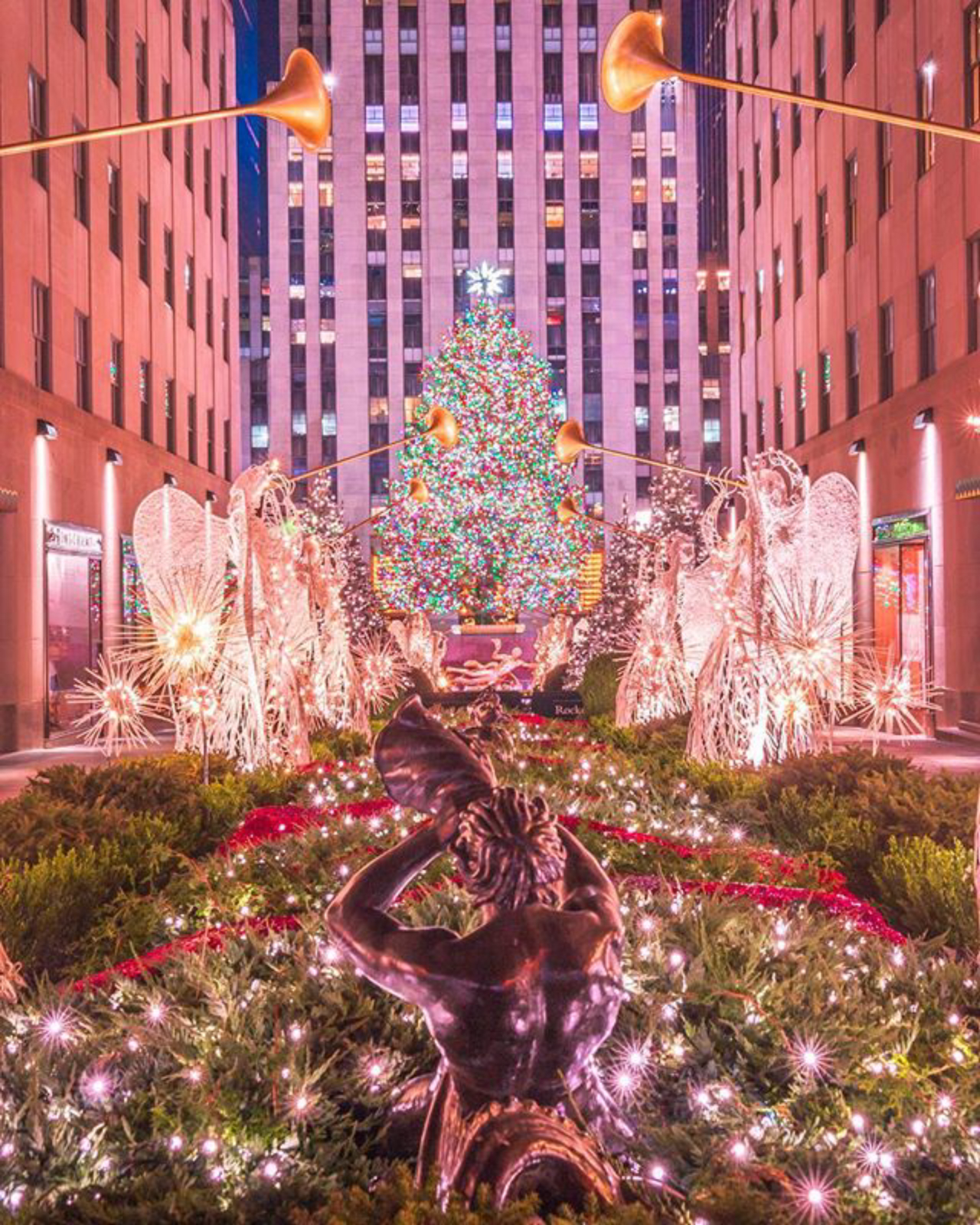 As luzes da árvore do Rockefeller Center foram acesas no dia 29 de novembro. Foto: Reprodução/ Instagram @212sid