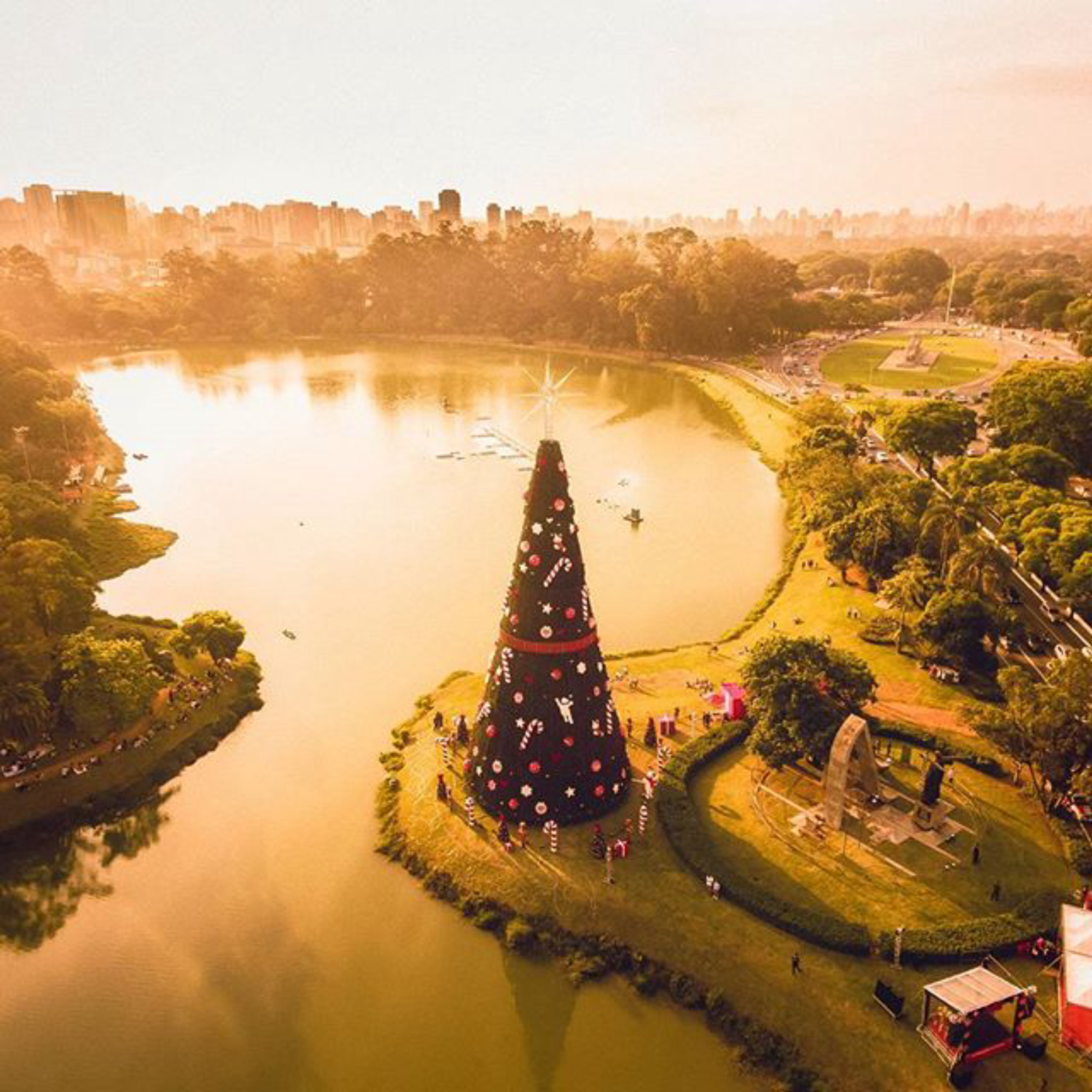 Árvore de Natal no Parque do Ibirapuera. Foto: Reprodução/ Instagram @adriano_q_dias