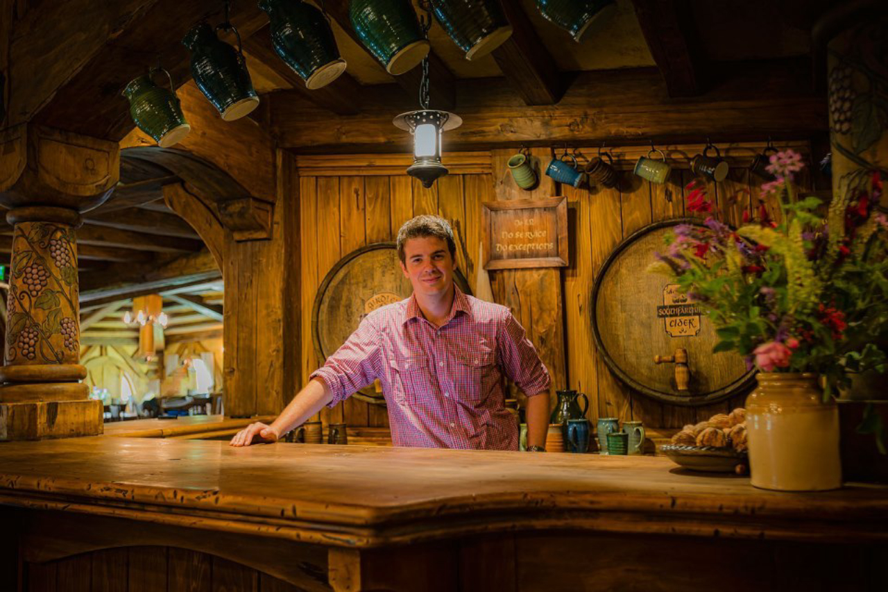O gerente da taverna, Shayne Forrest. Foto: divulgação