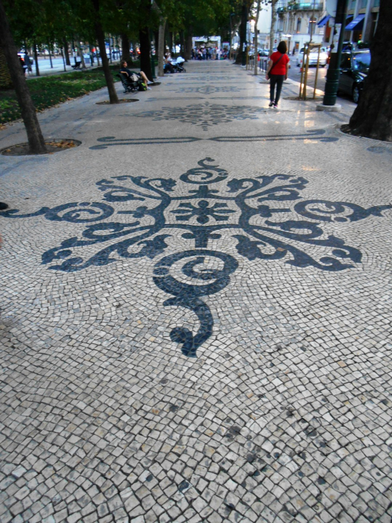 Petit-pavé em mosaicos de Lisboa. O calçamento que encanta em várias cidades do mundo remonta ao Império Romano. Foto: Marialba Gaspar Imaguire 