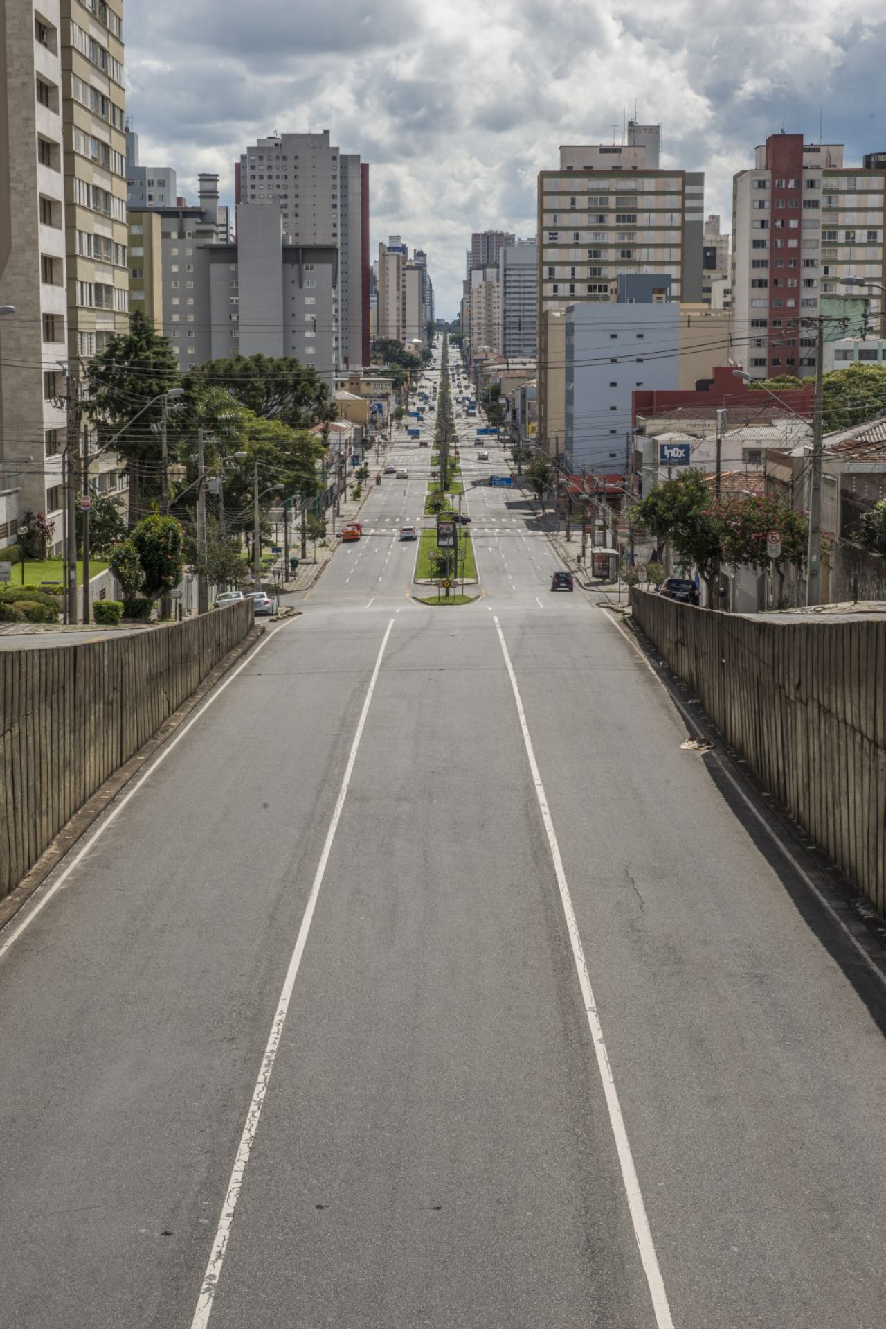 Avenida Visconde de Guarapuava no primeiro dia de 2018. Foto: Letícia Akemi/Gazeta do Povo