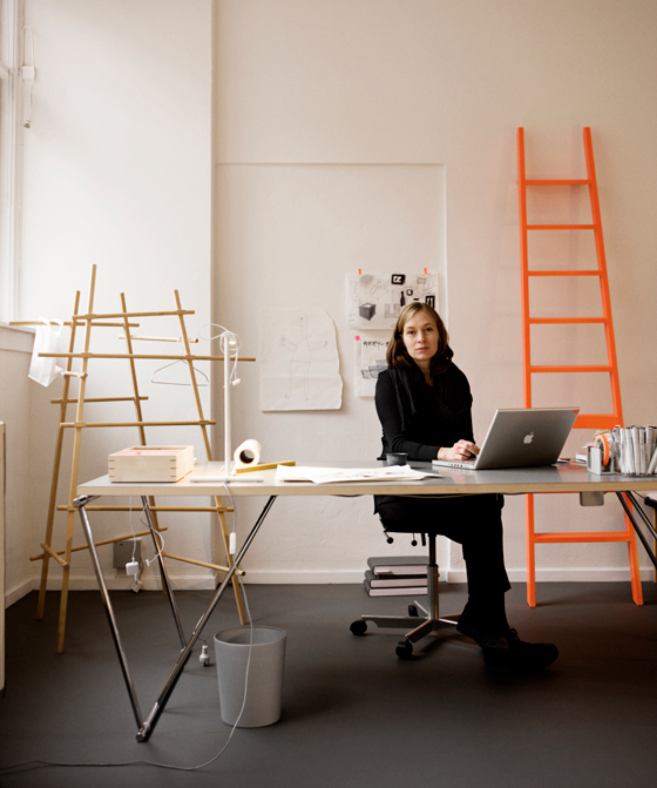 Cecilie Manz em seu escritório, na Dinamarca. Foto: reprodução/architonic