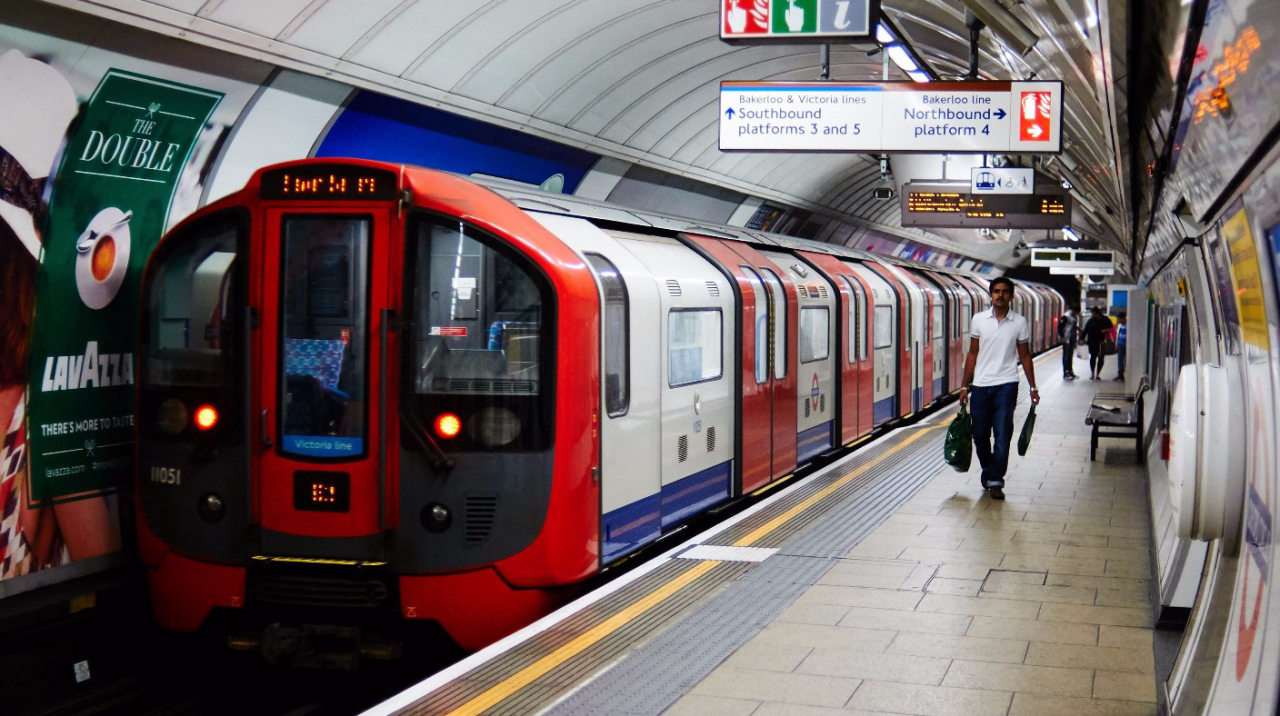 Estudo realizado pela Transport for London revelou que passageiros usam 18 rotas diferentes entre duas estações, muitos deles usando caminhos mais longos. Foto: reprodução/PA