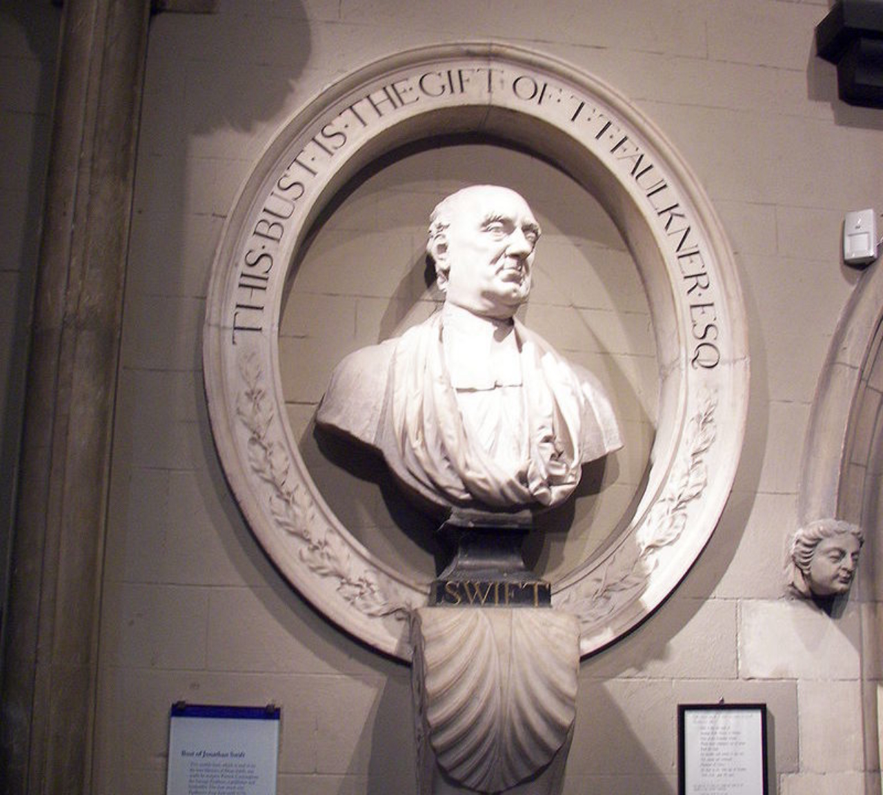  Busto de Jonathan Swift, Decano da Catedral de St. Patrick e autor de "Viagens de Gulliver". Foto: Wikimedia Commons/Reprodução 