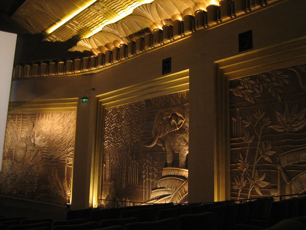 Detalhe da sala Grand Eldorado, com esculturas por . Foto: reprodução