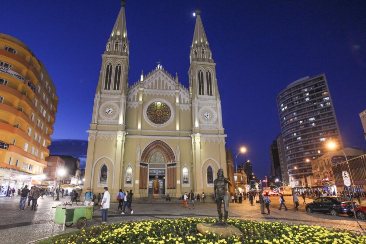 Catedral basílica de Nossa Senhora da Luz dos Pinhais na Praça Tiradentes. Foto: Daniel Castellano / Arquivo / Gazeta do Povo 
