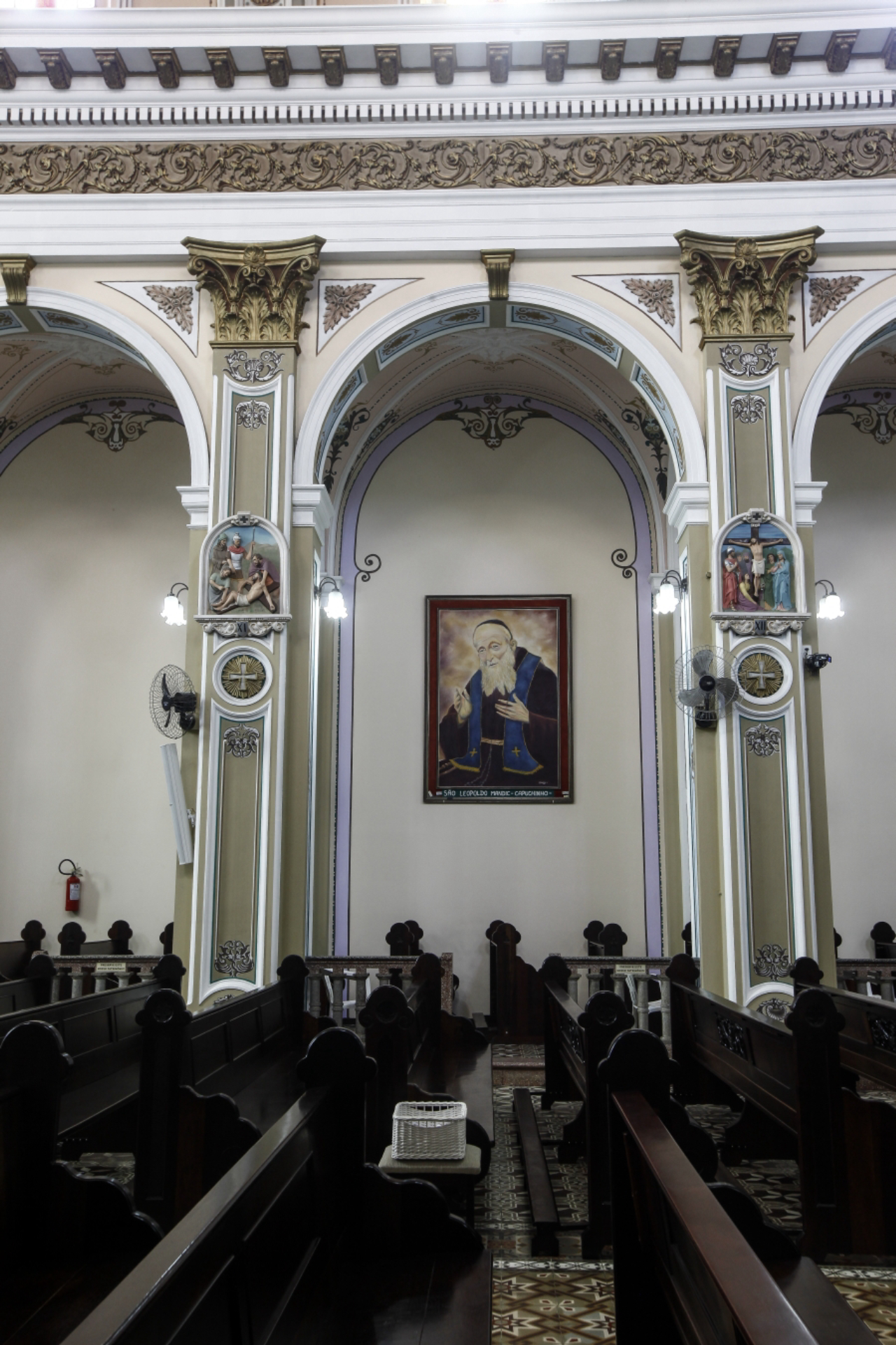 Interior da igreja das Mercês foi o primeiro projeto de De Mio.