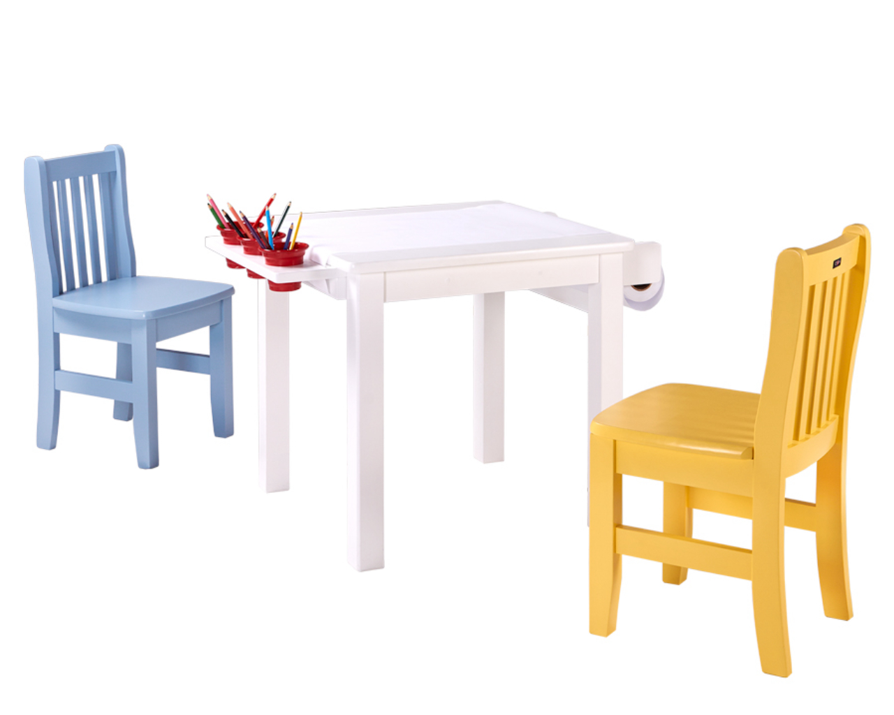 O conjunto de mesa, porta lápis, porta papel e duas cadeirinhas sai a partir de R$ 989. Foto:<br> divulgação
