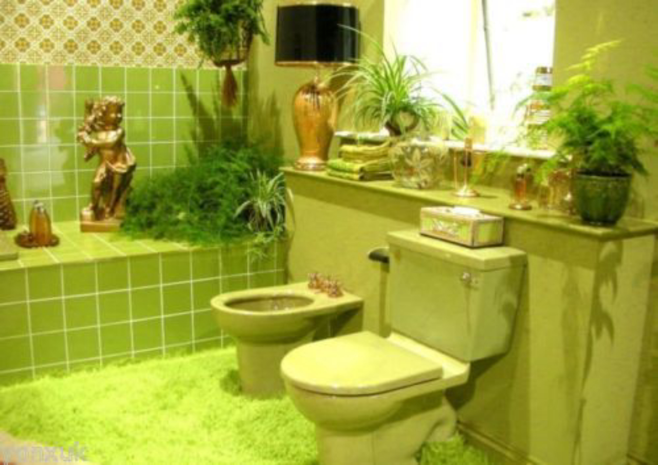 Mobiliário de banheiro em cor de abacate foi o terceiro item mais abominado pelos britânicos. Foto: reprodução/Pinterest
