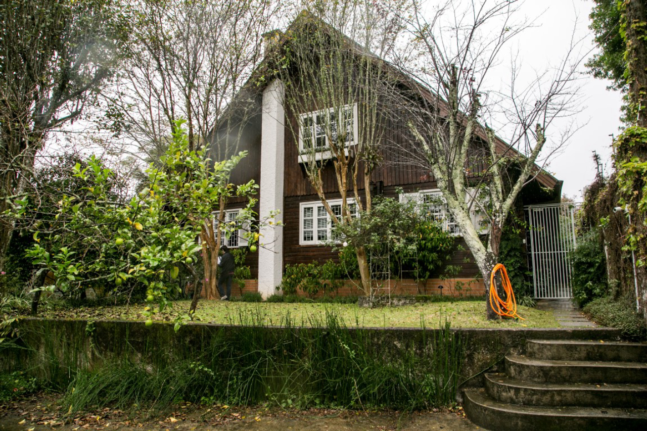 Casa Russa - 12-06-2018 - A Casa Russa, construída em Curitiba, foi feita por uma família russa e atualmente é sede de uma construtora no bairro Bigorrilho.