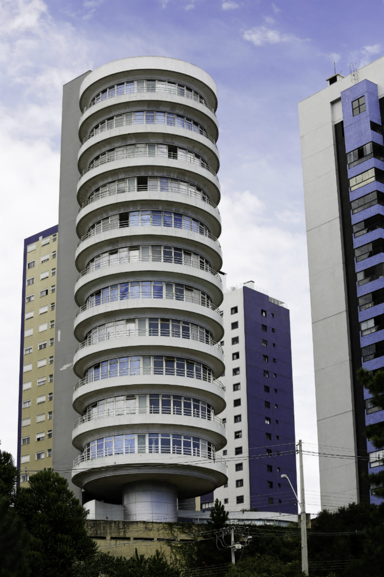 O Suite Vollard é um marco na paisagem de Curitiba e reúne um sem número de lendas urbanas. Foto: Foto: Marco Charneski / Tribuan do Paraná 