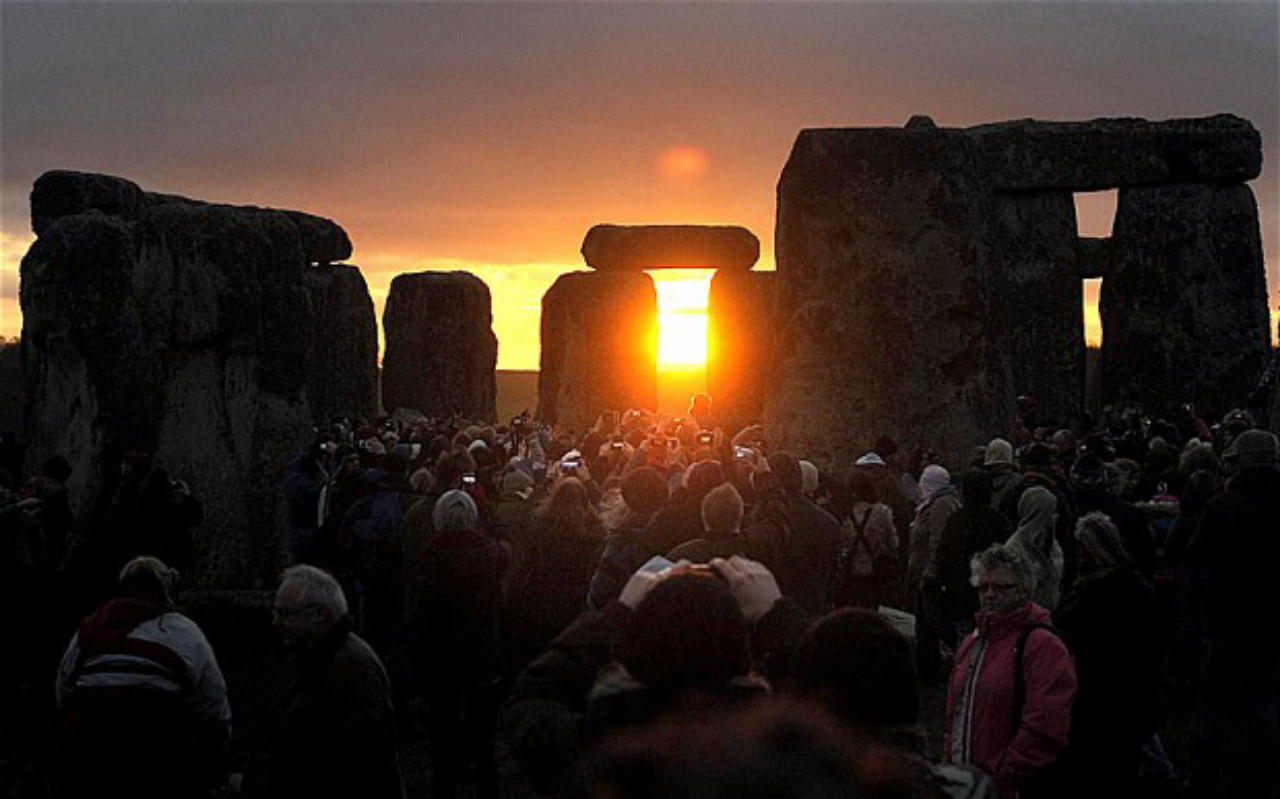 Solstício de inverno no Stonehenge, Inglaterra. Foto: reprodução/Telegraph