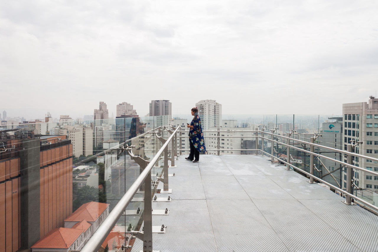 O terraço do prédio de 17 andares tem vista privilegiada para o centro de São Paulo. Foto: Pedro Vannucchi