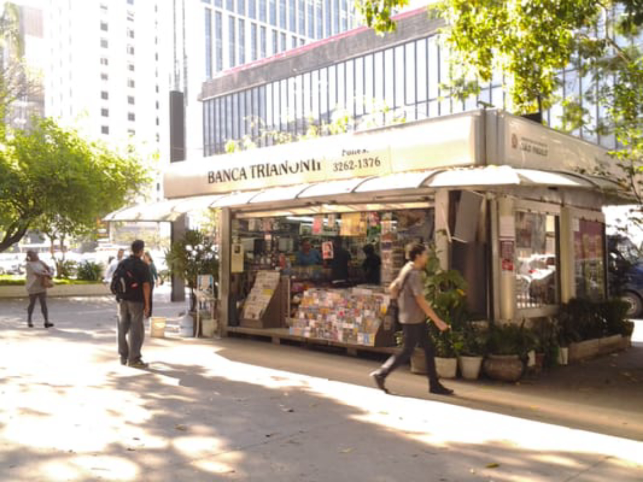 Bancas de jornal ainda são parte integrante do cenário da Avenida Paulista, em São Paulo. Foto: reprodução/Yelp