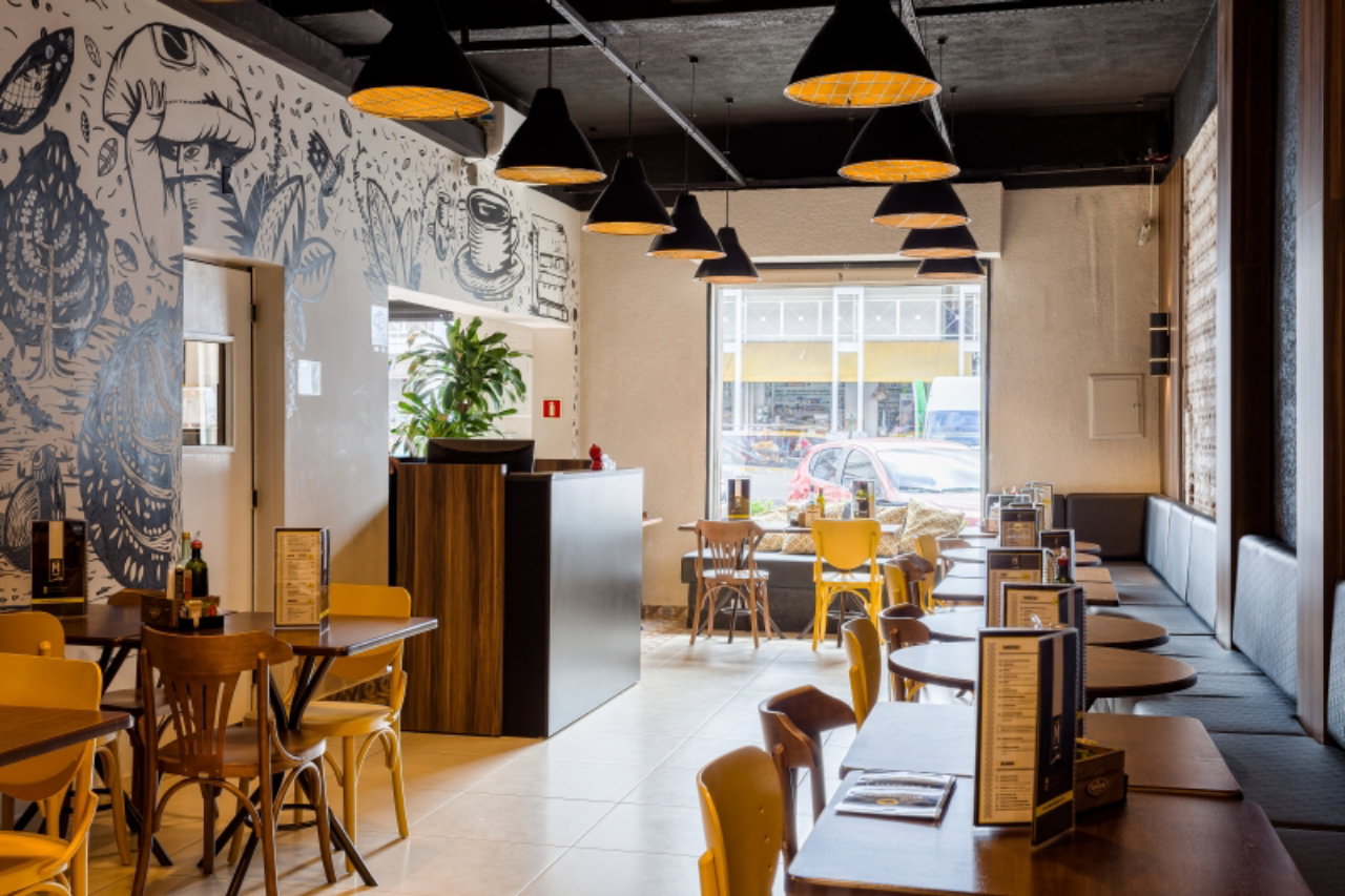 Fotos dos ambientes e alimentos do Bistrô Café Municipal para o Bom Gourmet. Local: Rua General Carneiro, 1434.