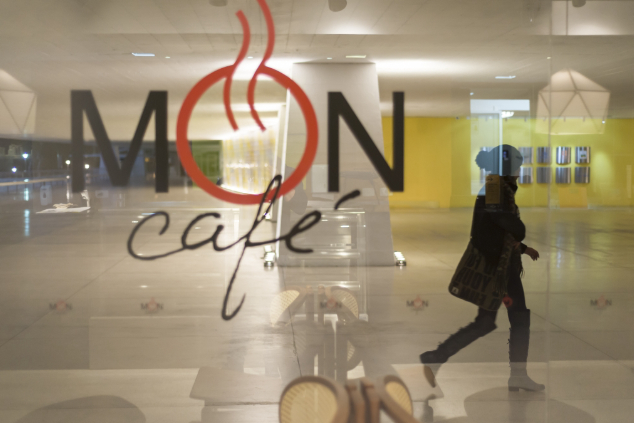 Revitalização do café do MON trouxe a linguagem modernista do museu para dentro de suas instalações. Fotos: Fernando Zequinão/Gazeta do Povo
